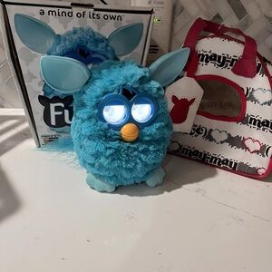 Hasbro Furby A Mind of Its Own Electronic Pet Works- Tested w/ Box And Carrier